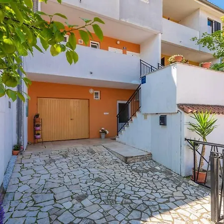 Miro Apartment